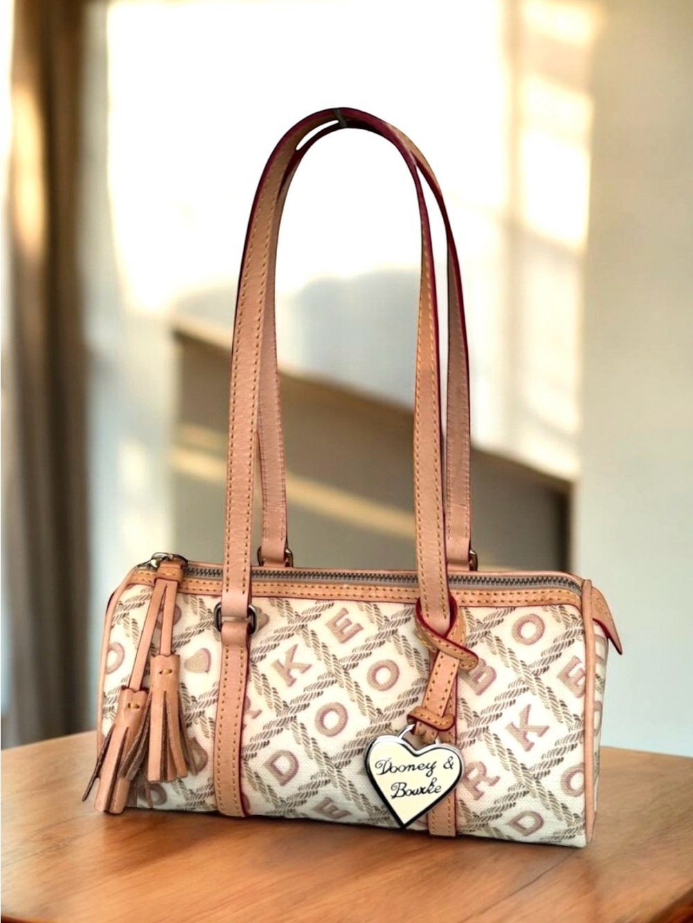 🆕 Vintage Dooney & Bourke Barrel Shoulder Bag Beige Vachetta Leather